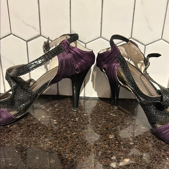 Jessica Elegant Purple and Black Women's Heels, size 7 - Picture 8 of 10